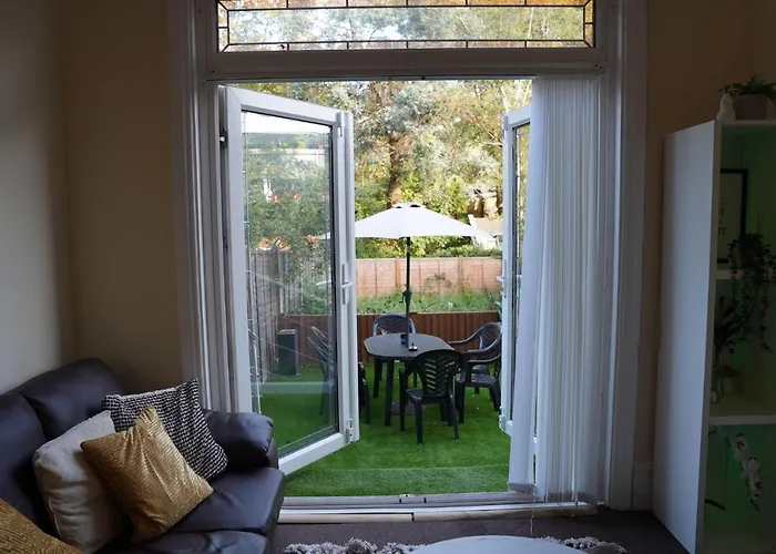 Spacious 5-Bed Retreat