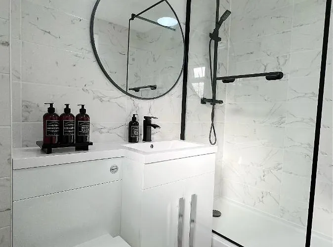 Stunning Apartment In Beckton With Private Entrance