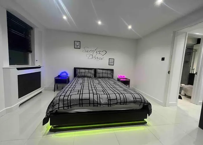 Stylish Maida Vale Modern Apt