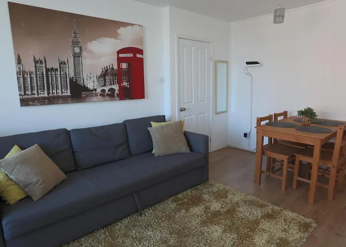 Self Contained 2 Bedroom Flat In Southwark