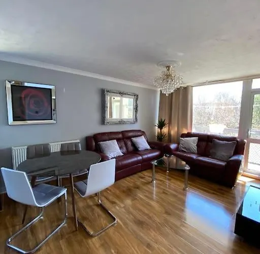Entire Flat, Comfortable 2 Double Bedrooms