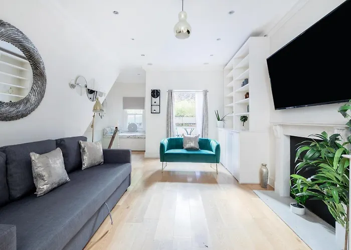 Beautiful 4 Bedroom House Near Paddington Station