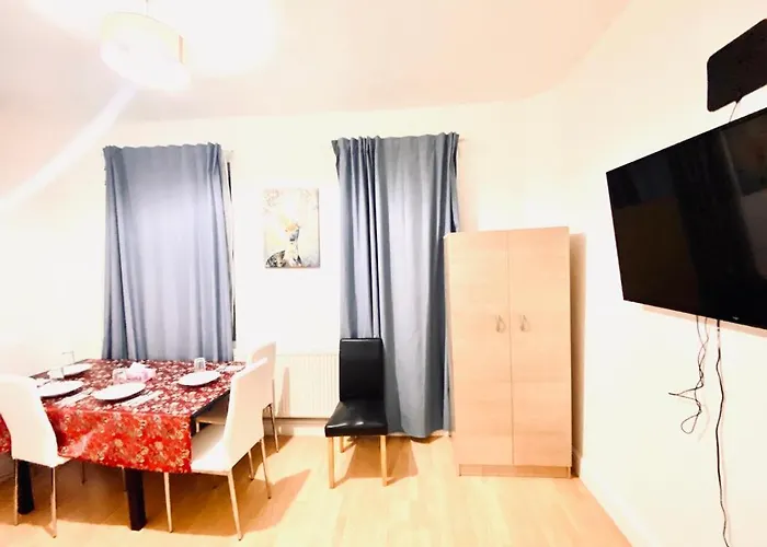 Lovely 3 Bedroom Property Next To Paddington Station Central London