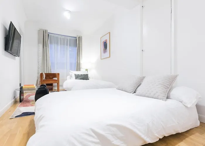 Perfectly Located 1 Bed Apartment Above Tube Station