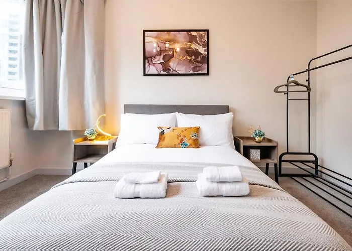 Lovely 4 Bedroom Flat In Wandsworth- London
