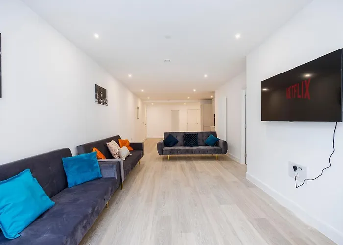 2&3 Bedrooms Near Excel London - Modern Spacious Apartment For Larger Groups