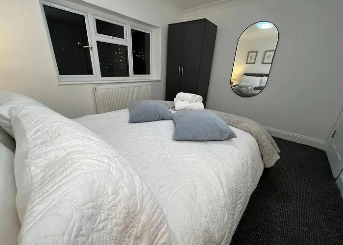 Modern & Stylish Haven In Heart Of London