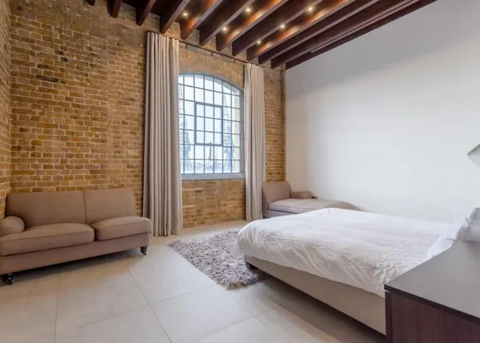Luxury 1Bed In Converted Warehouse Next To London Excel