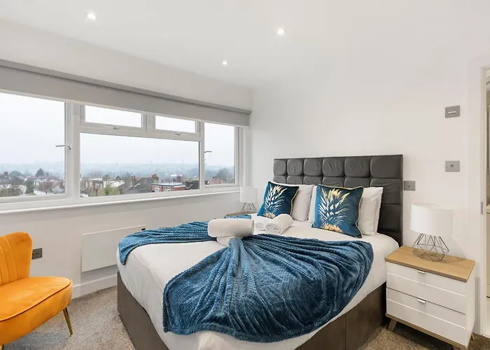 Luxurious 2 Bedroom - Apartment - Central Location