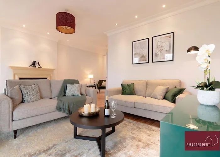 Richmond - 5 Bedroom Townhouse With Parking & Garden