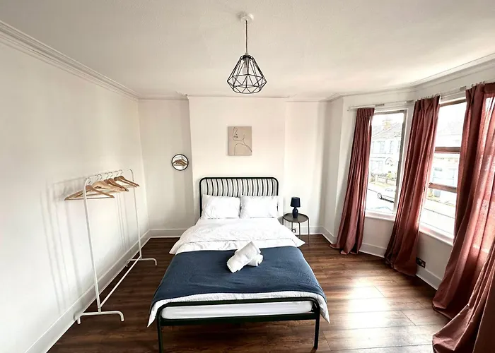 Charming, Renovated Residence In Willesden Green