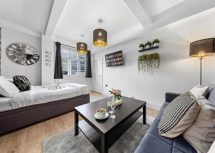 Central London Luxury, Relaxing Apartment! 2 Mins From Paddington Station!