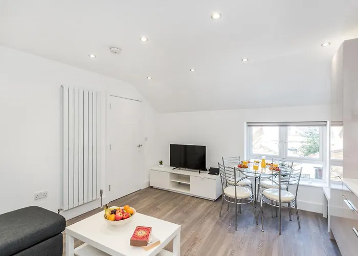 Modern 2 Bed Apartments By Livestay Short Lets & Serviced Accommodation London