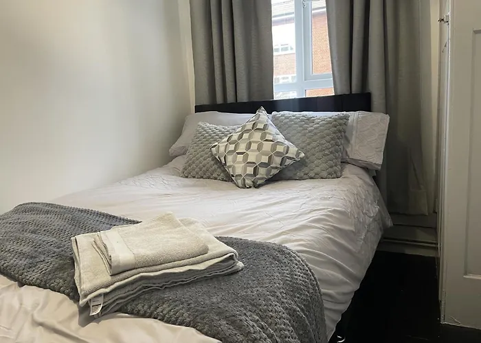 Clapham Common 3 Bed Apartment