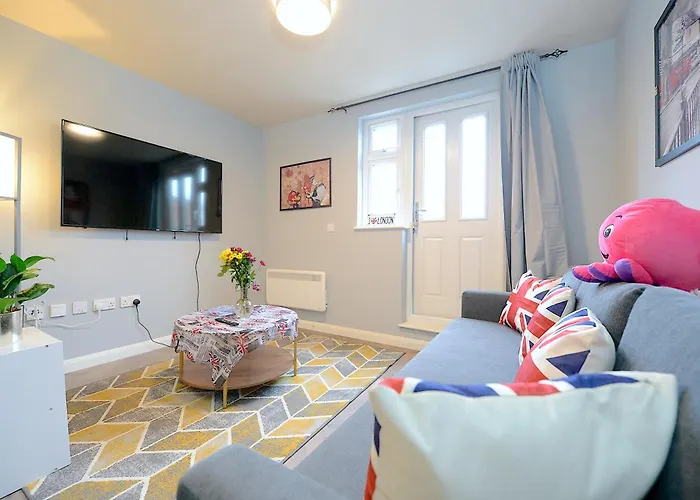 2 Bed Terraced Flat Piccadilly Line