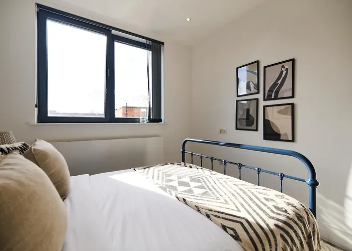 The Harlesden Place - Modern 3Bdr Flat With Balcony