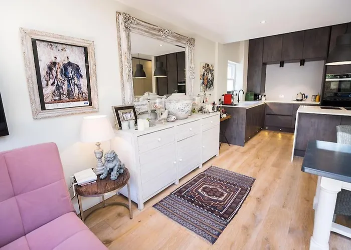 Swanky London Pad In Putney