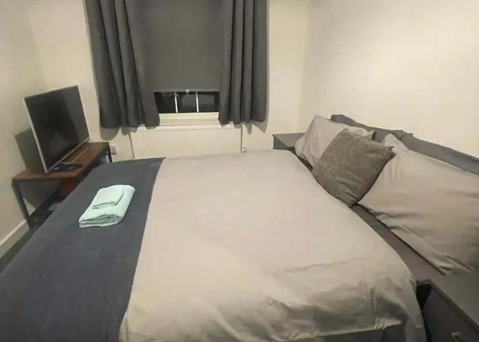 Super Streatham Room