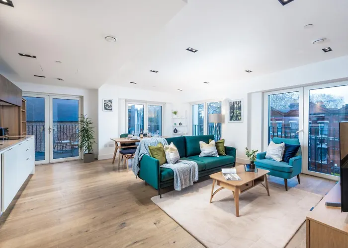 Luxury 2Bed:Prime Location, Min 2 Main Attractions