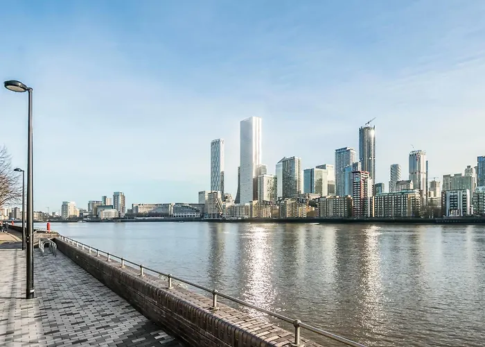 Stunning Massive Bedroom +Direct Thames River View