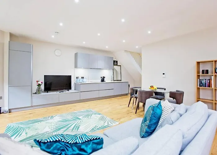 F1 Outstanding 1 Bed Duplex