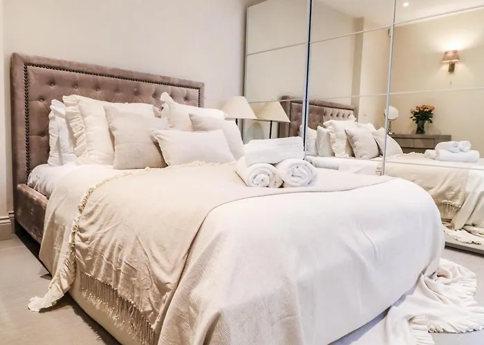 Lovely Kensington Apartment In A Prime Location