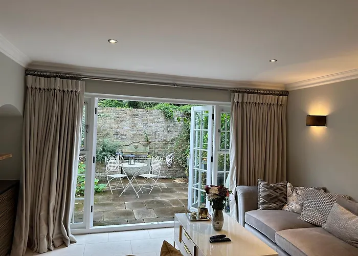 Fairytale Belgravia House - 2 Beds 2 Baths 4 People