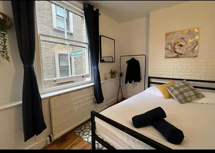 Room In Oxford Street