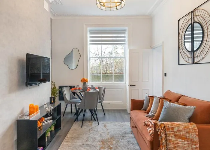 Simplicity Meets Warmth: 1-Bed Delight