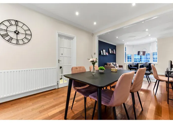 Homey And Pleasant 3Bd