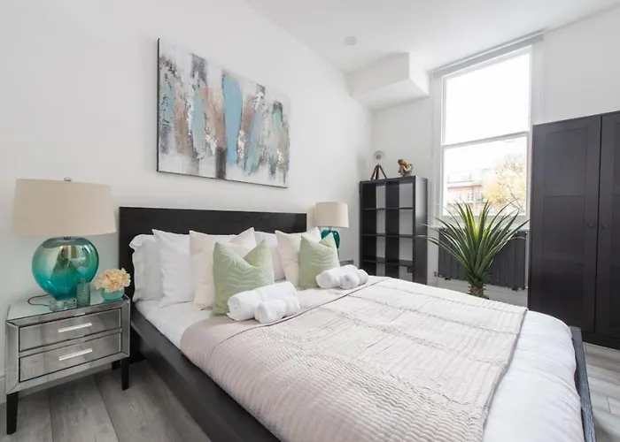 Beautiful Notting Hill Apt