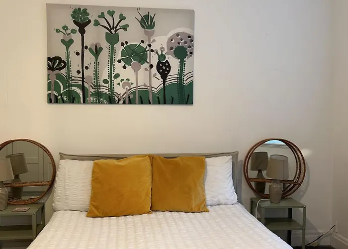 Wandsworth, South London Deluxe King Room 3