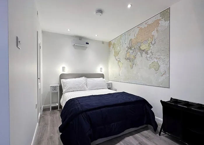 Kensington Studio Hosted By Airoperate Near Notting Hill - 1 Double Bed , 1 Sofa Bed, Ground Floor Apartment Via Private Entrance