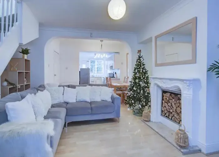 Pass The Keys Charming 2 Bedroom House Good Transport And Parking