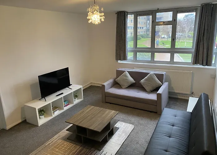 Spacious 2 Bed Dulwich Flat Green Views
