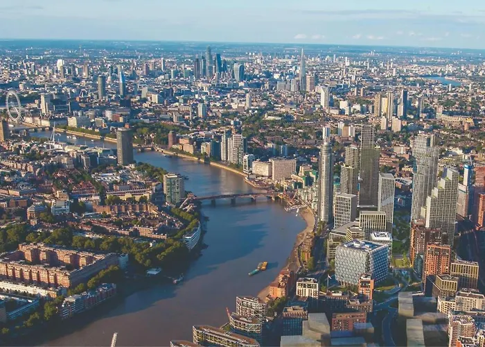 Central London Stay-Fabulous Ultra-Central London Luxury Designer Two Bedroom-Pool-Gym-Full Ac