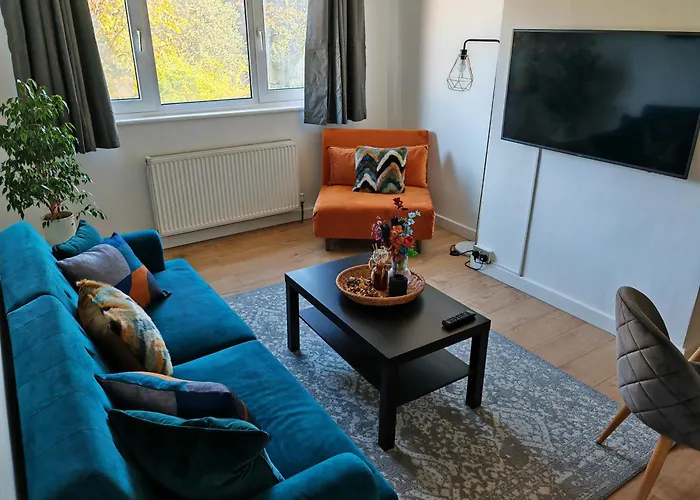 Modern Apartment - Accommodates 6 - Private Parking - 15Min To London Bridge, London Eye And Charing Cross