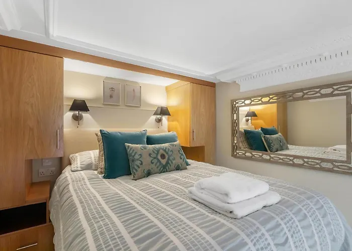 Stylish Studio In Kensington