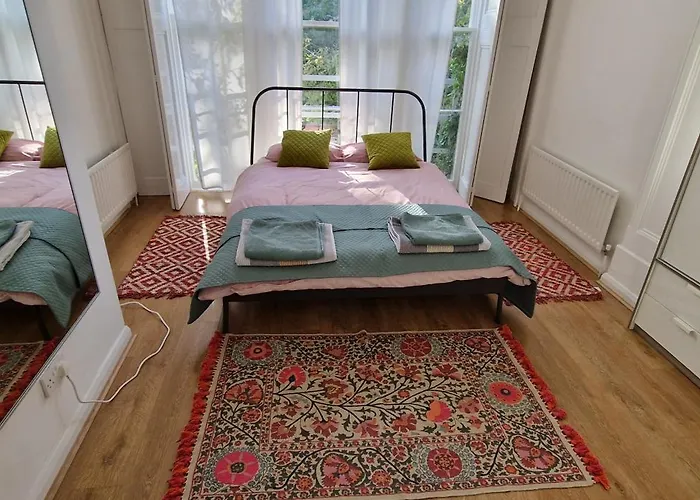 Primrose Hill - Charming, Cosy, 2 Double Bedrooms Apartment