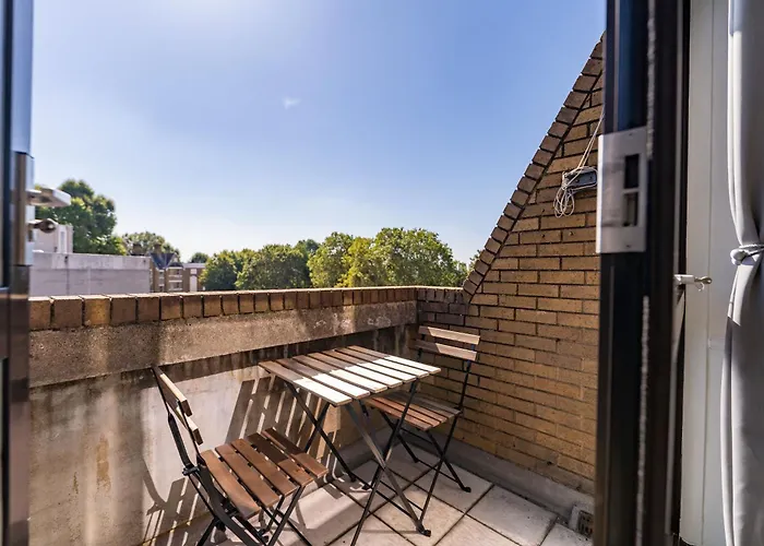 Luxury 3 Bedroom Flat With Balcony In Westbourne Park