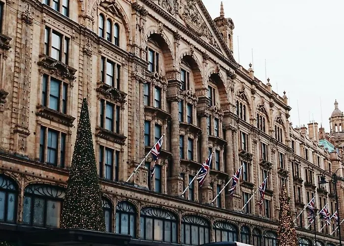 Luxury Knightsbridge Apartment Outside Harrods