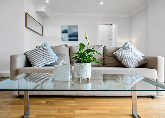 Stunning Flat On King\'S Road, Chelsea With Balcony
