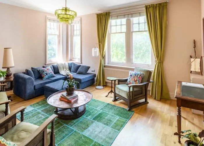 Three-Storey, Renovated 1890S Heritage Home In Spitalfields Market