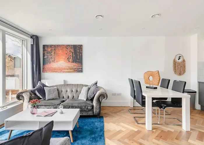 A Modern Lavish En-Suite Bedroom