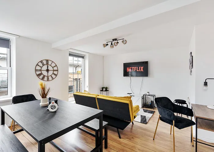 Sleek Shoreditch Hideout - 2 Bed Gem With Balcony In Central London