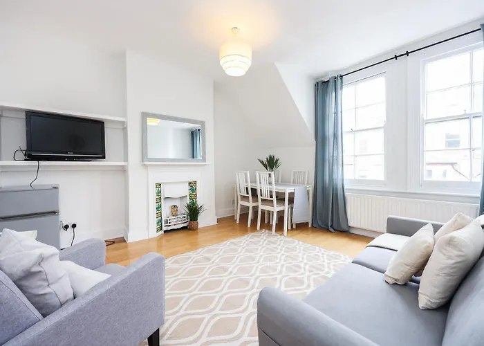 Stylish Apartment In Putney