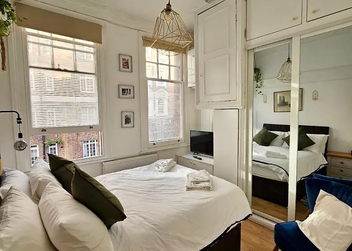 Modern Flat In Victorian West Kensington Mansion