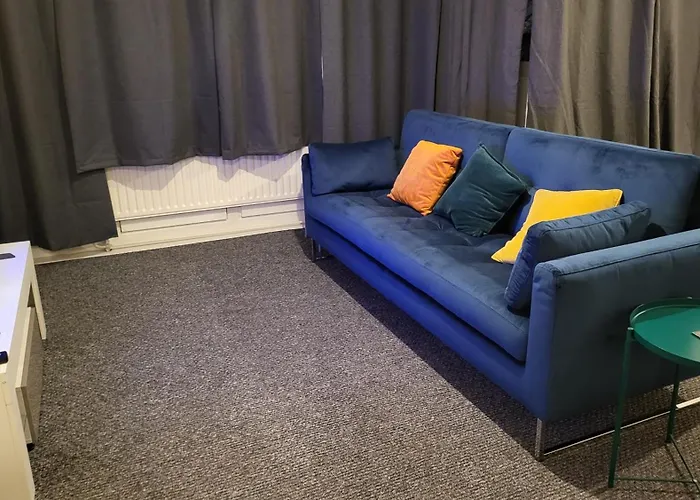 Garland Modern Spacious Flat, London