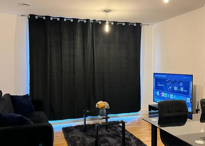 Spacious 2 Bedrooms Apartment In Stratford