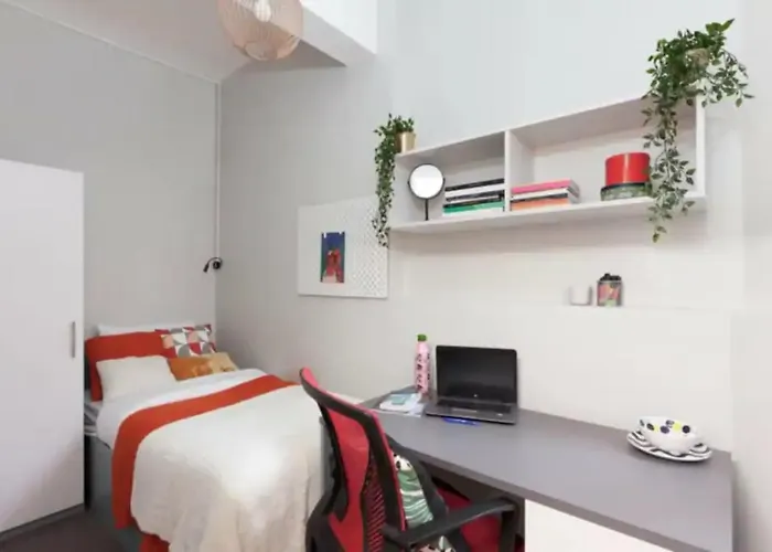 Private Room In Rental Unit